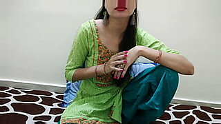 akeli bhabhi hindi xxx sari me