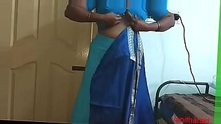 aunty in saree