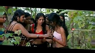 indian girl open her sari blouse and bra inhiddencamra