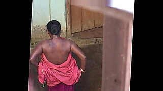 indian mom bath with son