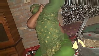 indian housewife giving a handjob xvideo
