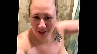 son caugth mom in bathroom