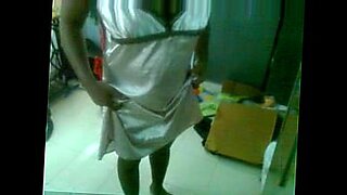 gujarati aunty sex saree removing milk from boobs in nighty