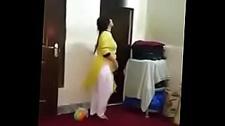 hot desi girl black bra boob praser romance